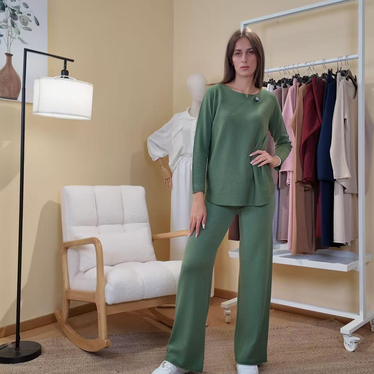 Completo Maglia e Pantalone One Size in Comodità Unica per Stile Elegante e Versatile