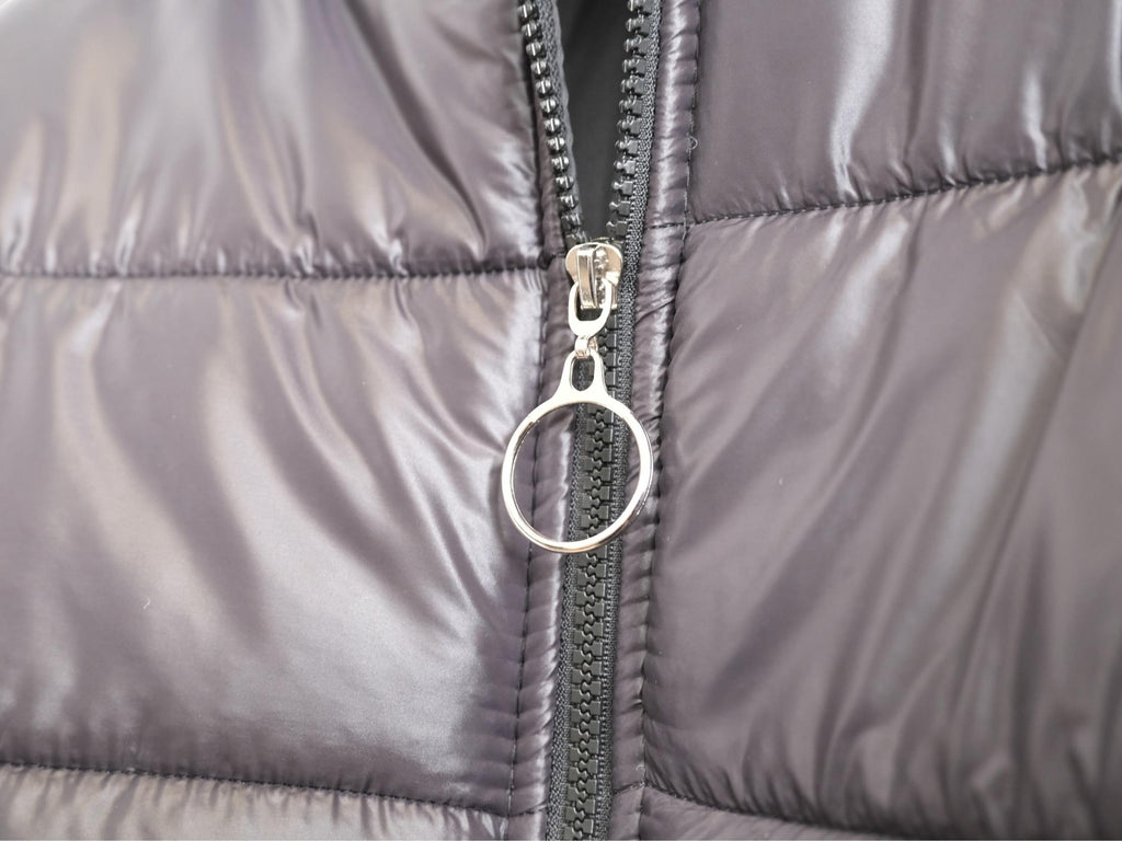 Puffy il Piumino Daily - Made in Italy, Piumino imbottito con finish lucido, caldo e leggero, Zip frontale con anello metallico, Cappuccio avvolgente, Tasche laterali inclinate, Trapuntatura orizzontale, Taglie S/M e L/XL