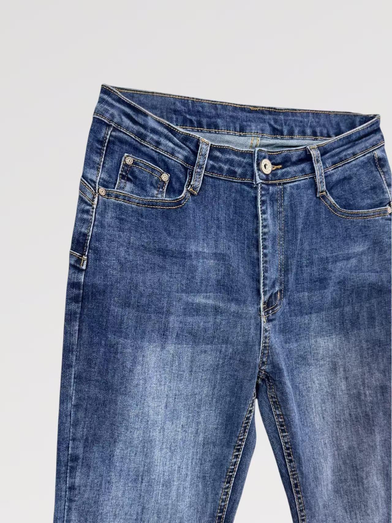 Jeans "NOSTALGIA" Flare Push UP Elastic Fit Svasato in Denim Elasticizzato con Cinque Tasche e Chiusura Bottone e Zip per Vestibilità Aderente e Comfort