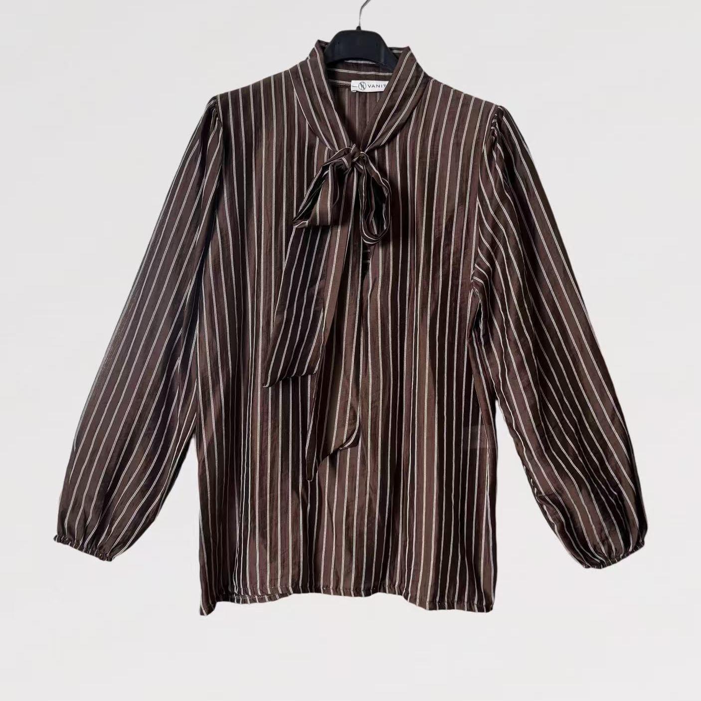 Blusa Vela Shine Elegante in Tessuto Luminoso Effetto Plissé con Fiocco al Collo e Maniche Lunghe Made in Italy Taglia Unica