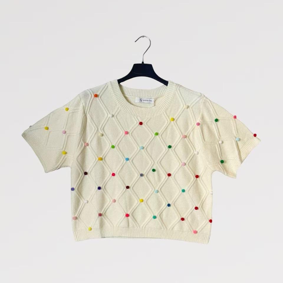 Maglia Pinco Pallino Crop Maniche Corte in Maglia Lavorata con Motivo a Rilievo e Applicazioni Multicolor per Outfit Freschi e Moderni