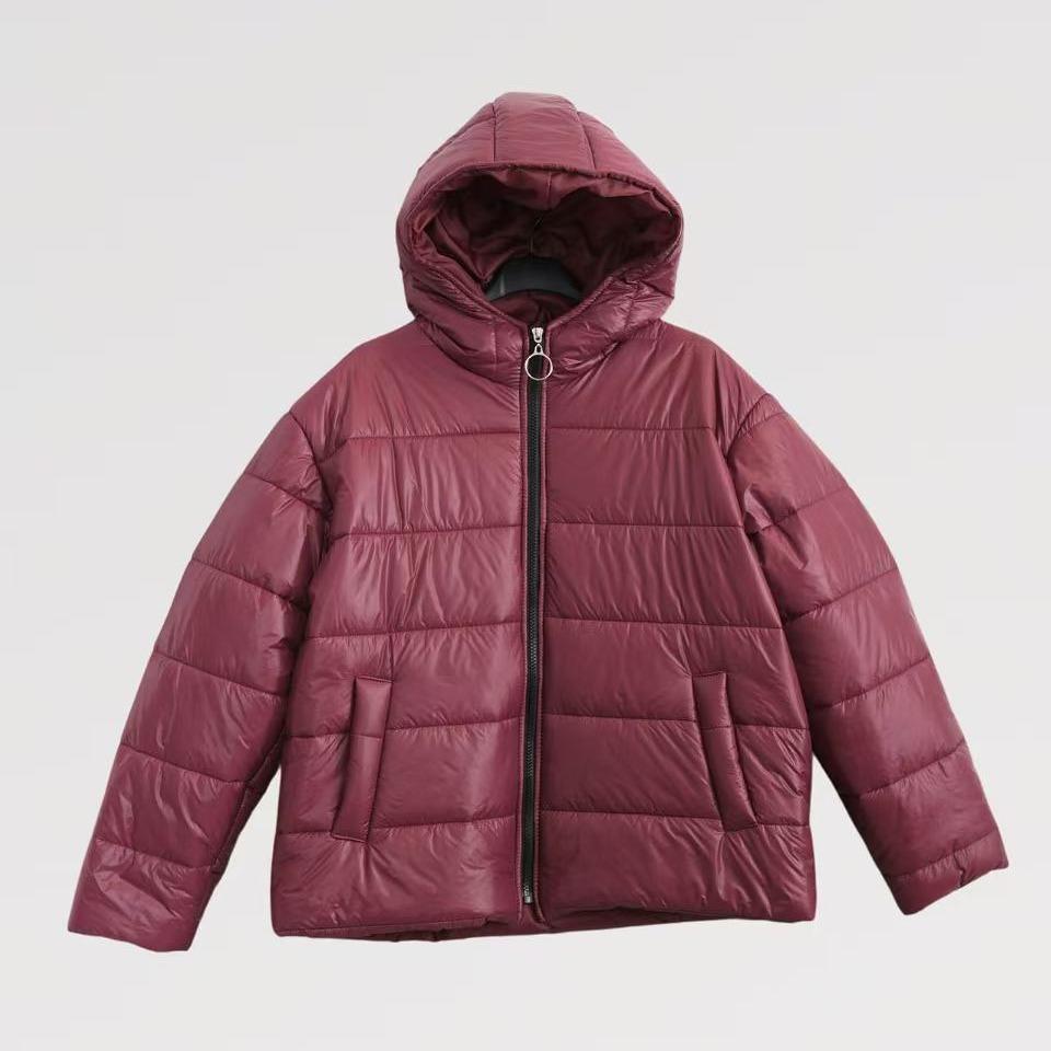 Puffy il Piumino Daily - Made in Italy, Piumino imbottito con finish lucido, caldo e leggero, Zip frontale con anello metallico, Cappuccio avvolgente, Tasche laterali inclinate, Trapuntatura orizzontale, Taglie S/M e L/XL