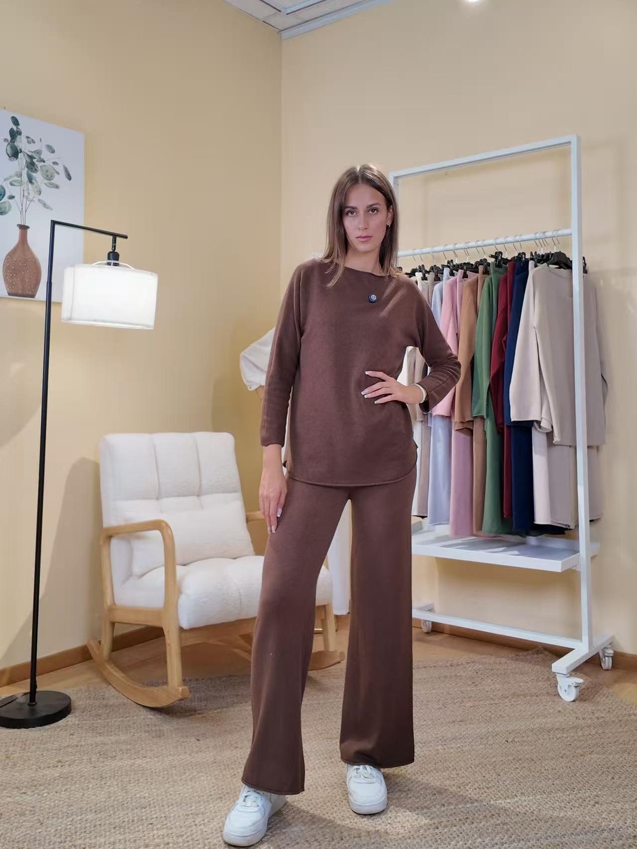 Completo Maglia e Pantalone One Size in Comodità Unica per Stile Elegante e Versatile