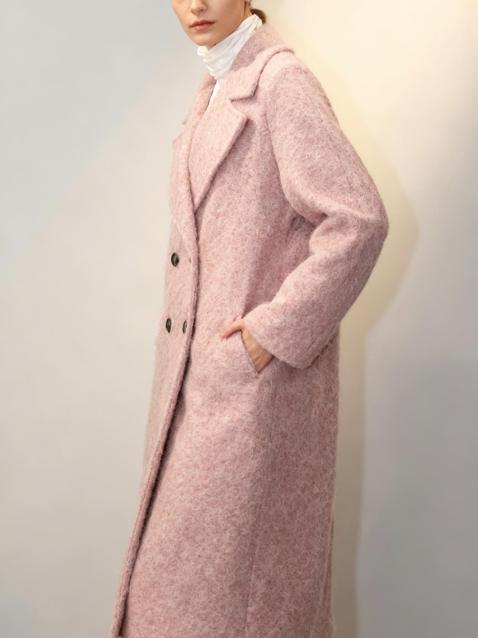 Maxi Cappotto in Bouclé - Made in Italy con Colletto Alto e Bottone Nero per Stile Elegante e Caldo Marrone Texture Morbida