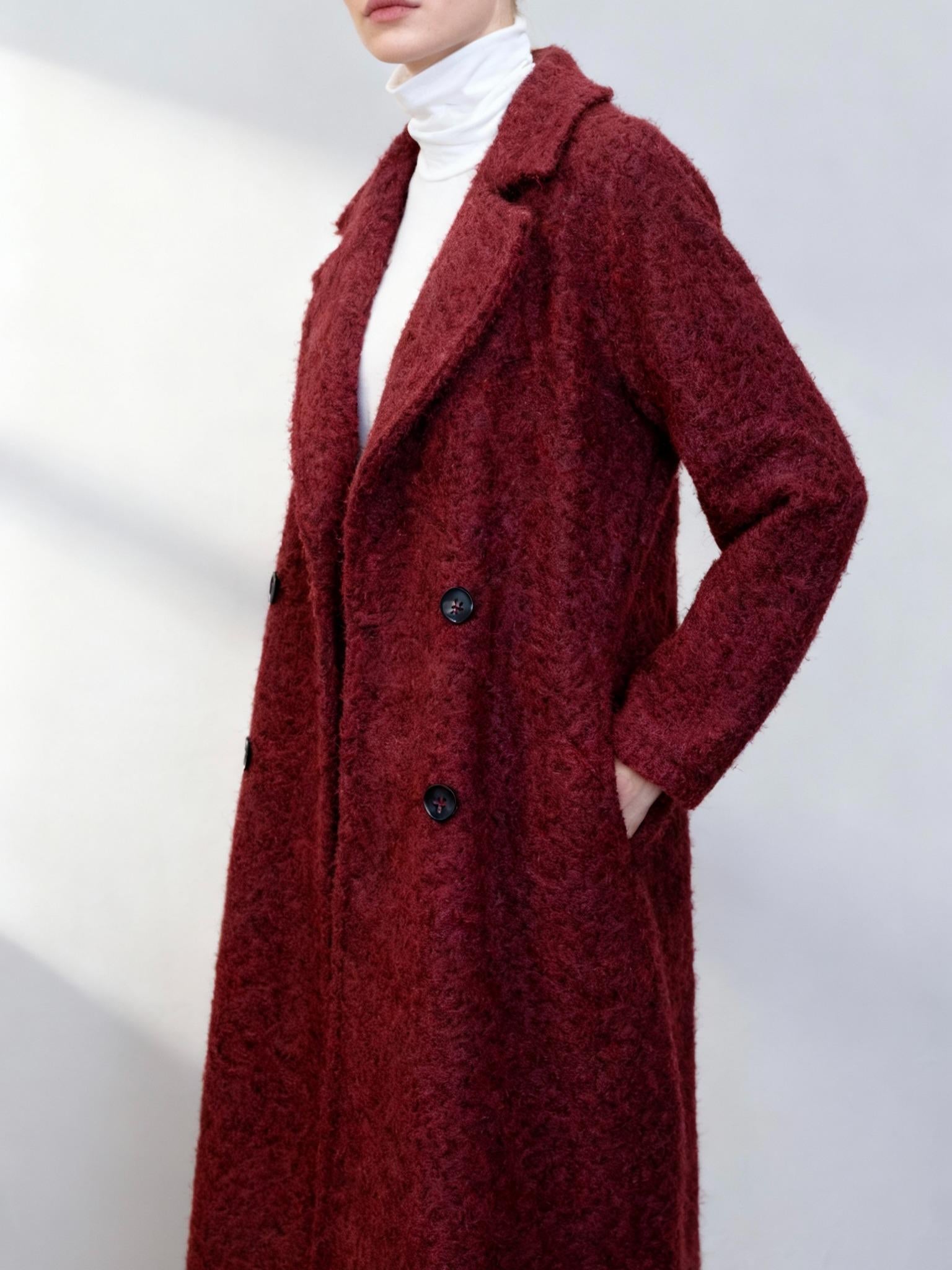 Maxi Cappotto in Bouclé - Made in Italy con Colletto Alto e Bottone Nero per Stile Elegante e Caldo Marrone Texture Morbida