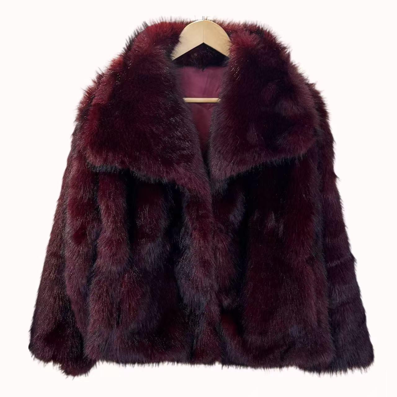 Cappotto Corto Morbido e Avvolgente in Pelliccia sintetica con tasche Collezione Autunno/Inverno Beige Taglia Unica 120 cm / 60 cm Eleganza senza Tempo Caldo e Super Classy Perfetto per l'inverno