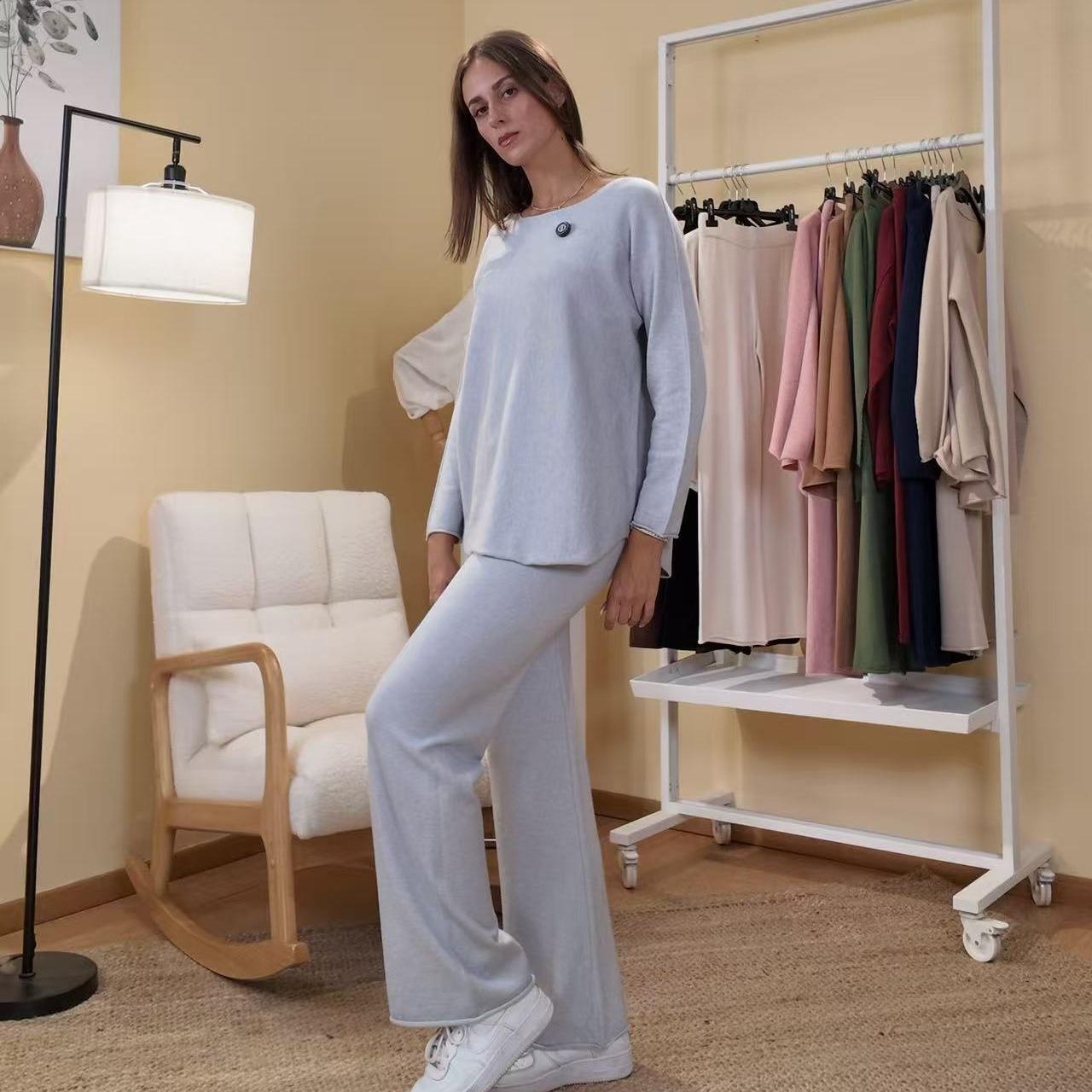 Completo Maglia e Pantalone One Size in Comodità Unica per Stile Elegante e Versatile
