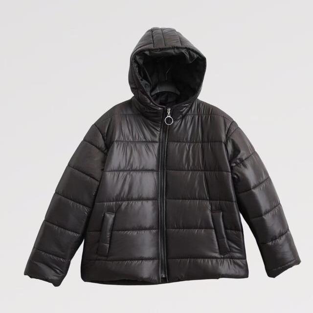 Puffy il Piumino Daily - Made in Italy, Piumino imbottito con finish lucido, caldo e leggero, Zip frontale con anello metallico, Cappuccio avvolgente, Tasche laterali inclinate, Trapuntatura orizzontale, Taglie S/M e L/XL