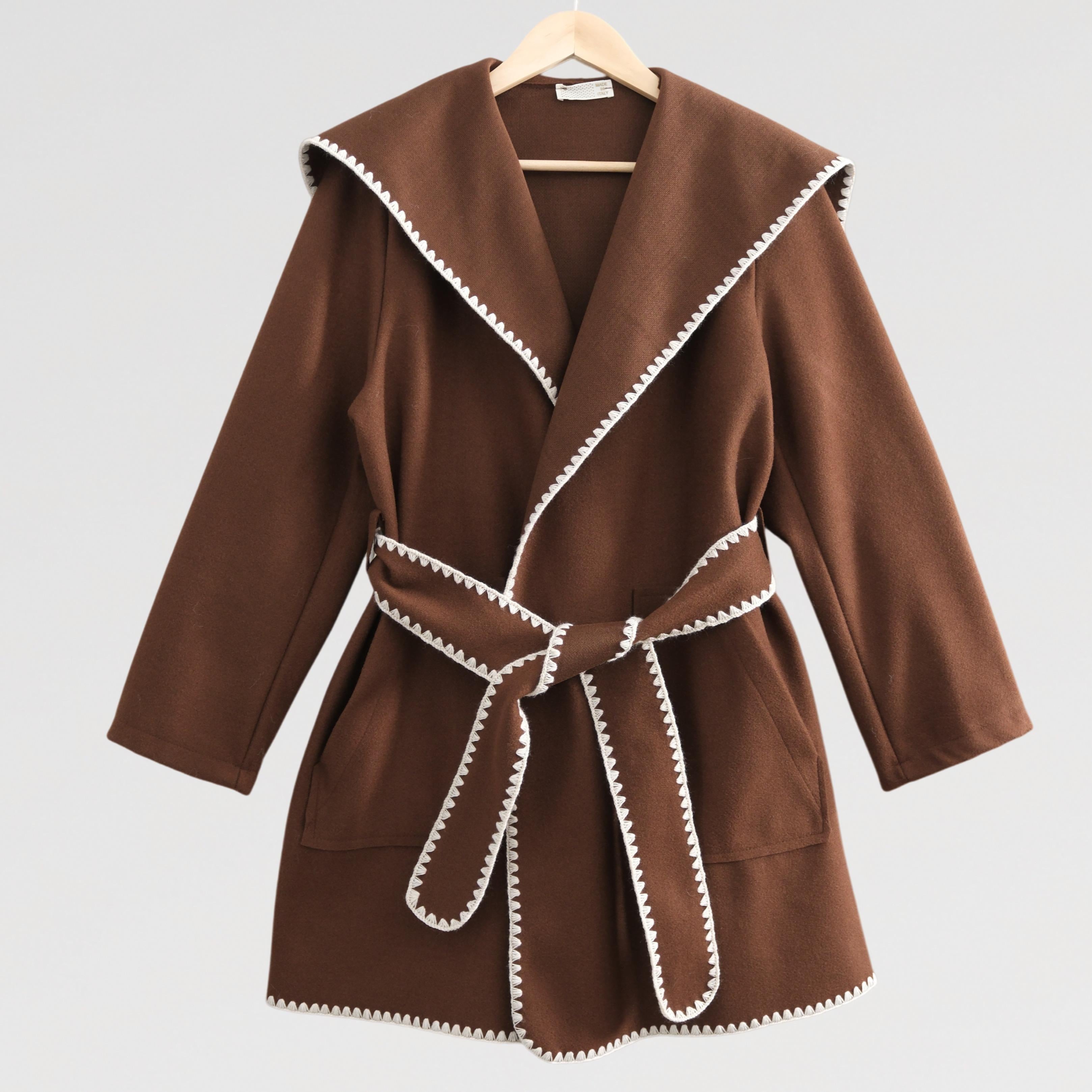 Cappotto Kimono con Profili a Contrasto Design Morbido e Femminile Taglia Unica Vestibilità Rilassata in Marrone Cammello e Bordeaux