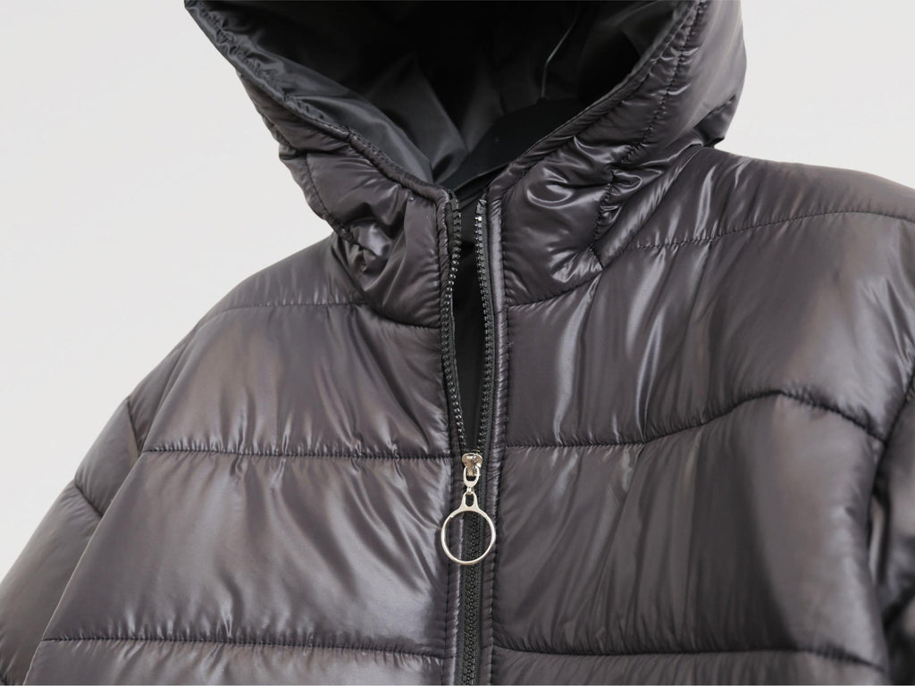 Puffy il Piumino Daily - Made in Italy, Piumino imbottito con finish lucido, caldo e leggero, Zip frontale con anello metallico, Cappuccio avvolgente, Tasche laterali inclinate, Trapuntatura orizzontale, Taglie S/M e L/XL