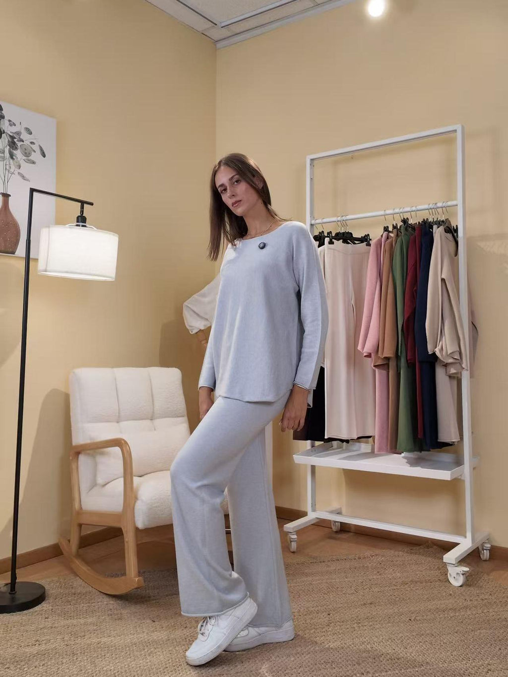 Completo Maglia e Pantalone One Size in Comodità Unica per Stile Elegante e Versatile