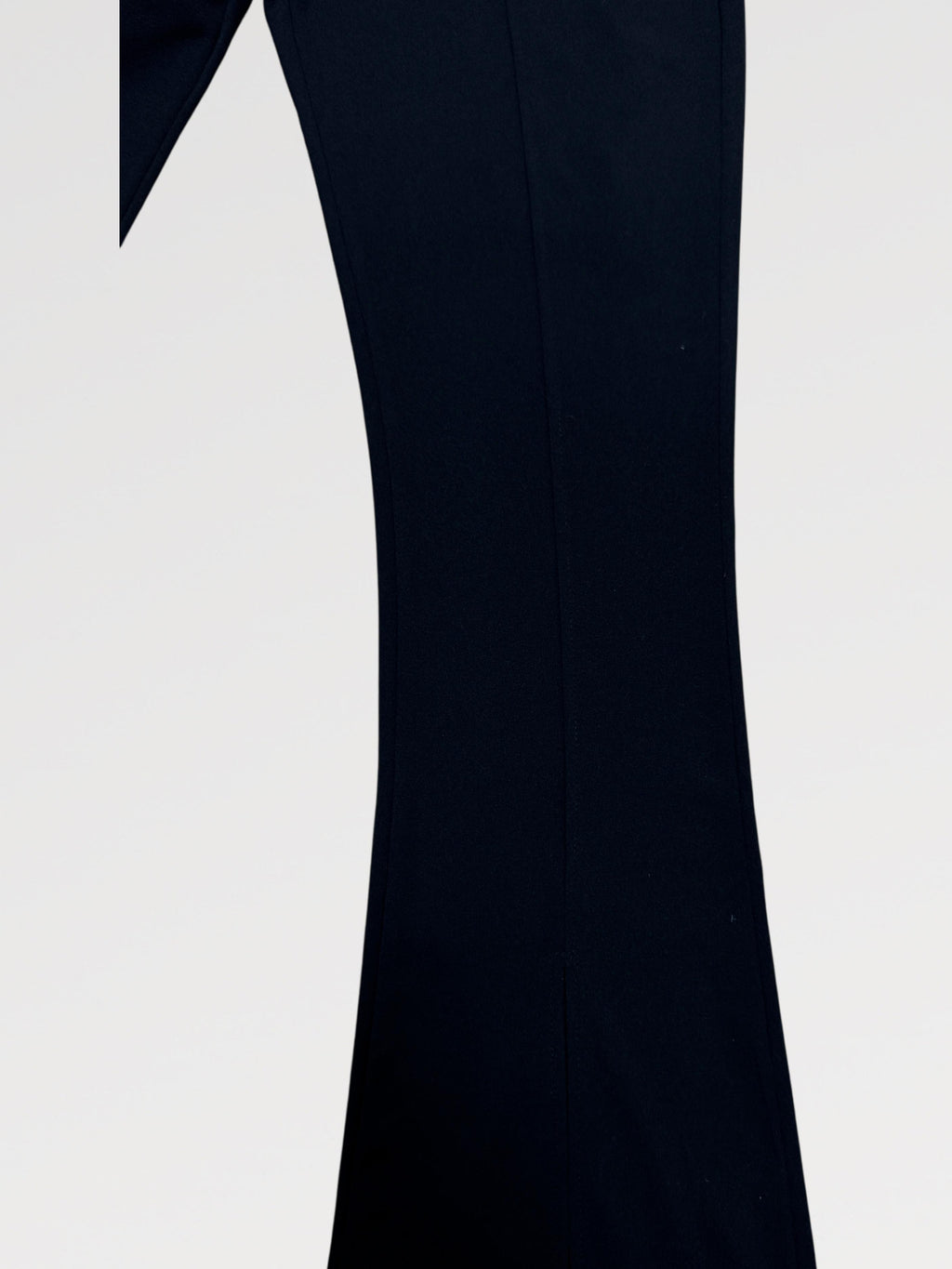 Pantalone Elegante Flare con Spacco davanti  Must-Have per il Tuo Guardaroba Perfetto per Chi Amo lo Stile Elegante