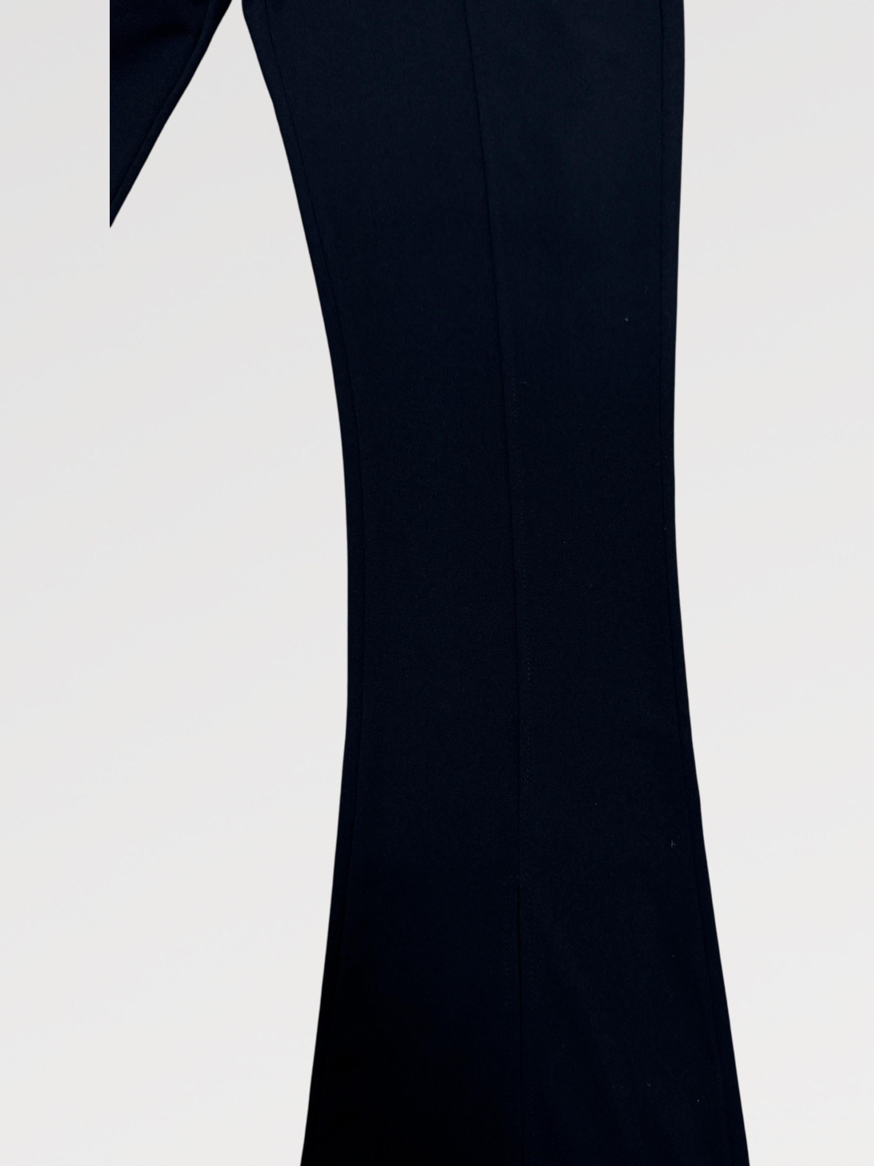Pantalone Elegante Flare con Spacco davanti  Must-Have per il Tuo Guardaroba Perfetto per Chi Amo lo Stile Elegante