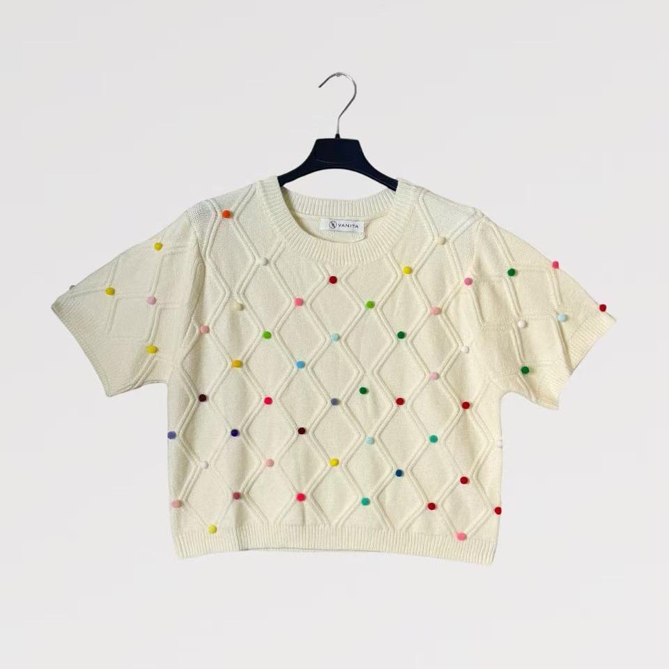 Maglia Pinco Pallino Crop Maniche Corte in Maglia Lavorata con Motivo a Rilievo e Applicazioni Multicolor per Outfit Freschi e Moderni