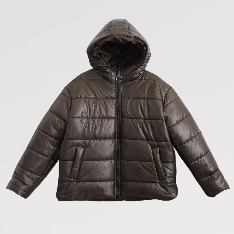 Puffy il Piumino Daily - Made in Italy, Piumino imbottito con finish lucido, caldo e leggero, Zip frontale con anello metallico, Cappuccio avvolgente, Tasche laterali inclinate, Trapuntatura orizzontale, Taglie S/M e L/XL