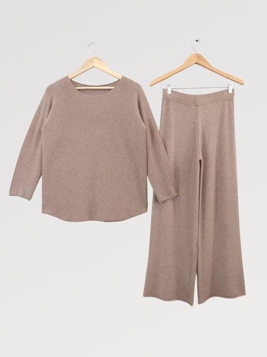 Completo Maglia e Pantalone One Size in Comodità Unica per Stile Elegante e Versatile