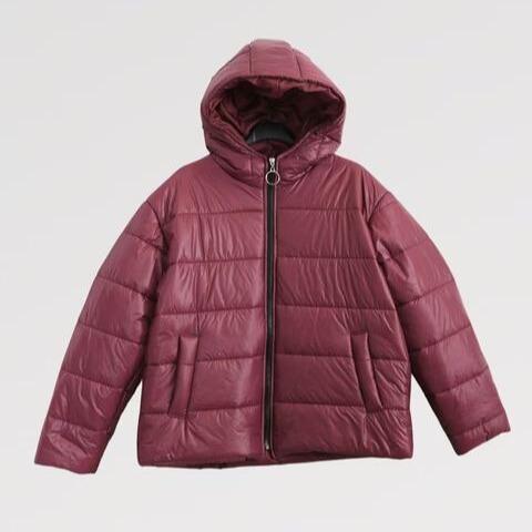 Puffy il Piumino Daily - Made in Italy, Piumino imbottito con finish lucido, caldo e leggero, Zip frontale con anello metallico, Cappuccio avvolgente, Tasche laterali inclinate, Trapuntatura orizzontale, Taglie S/M e L/XL