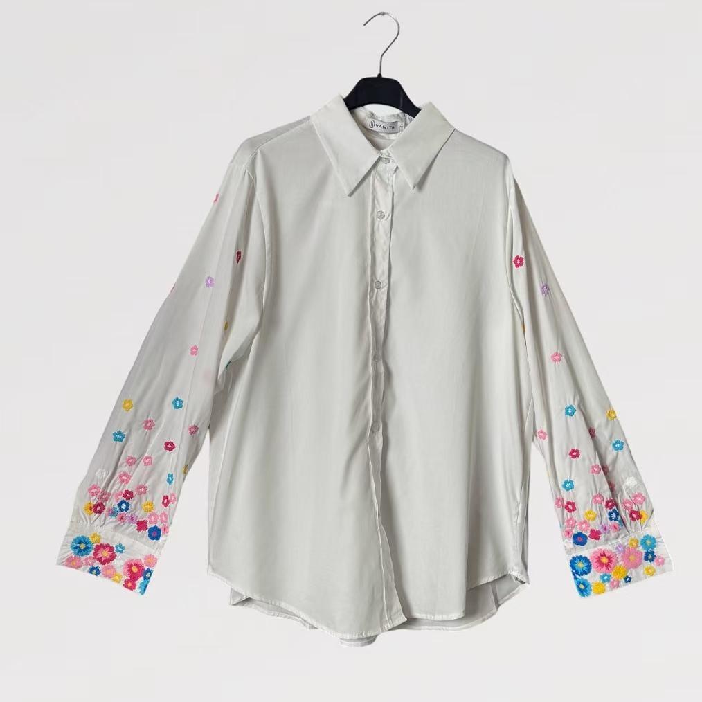Camicia FIORI bianca con maniche ricamate fiori multicolor