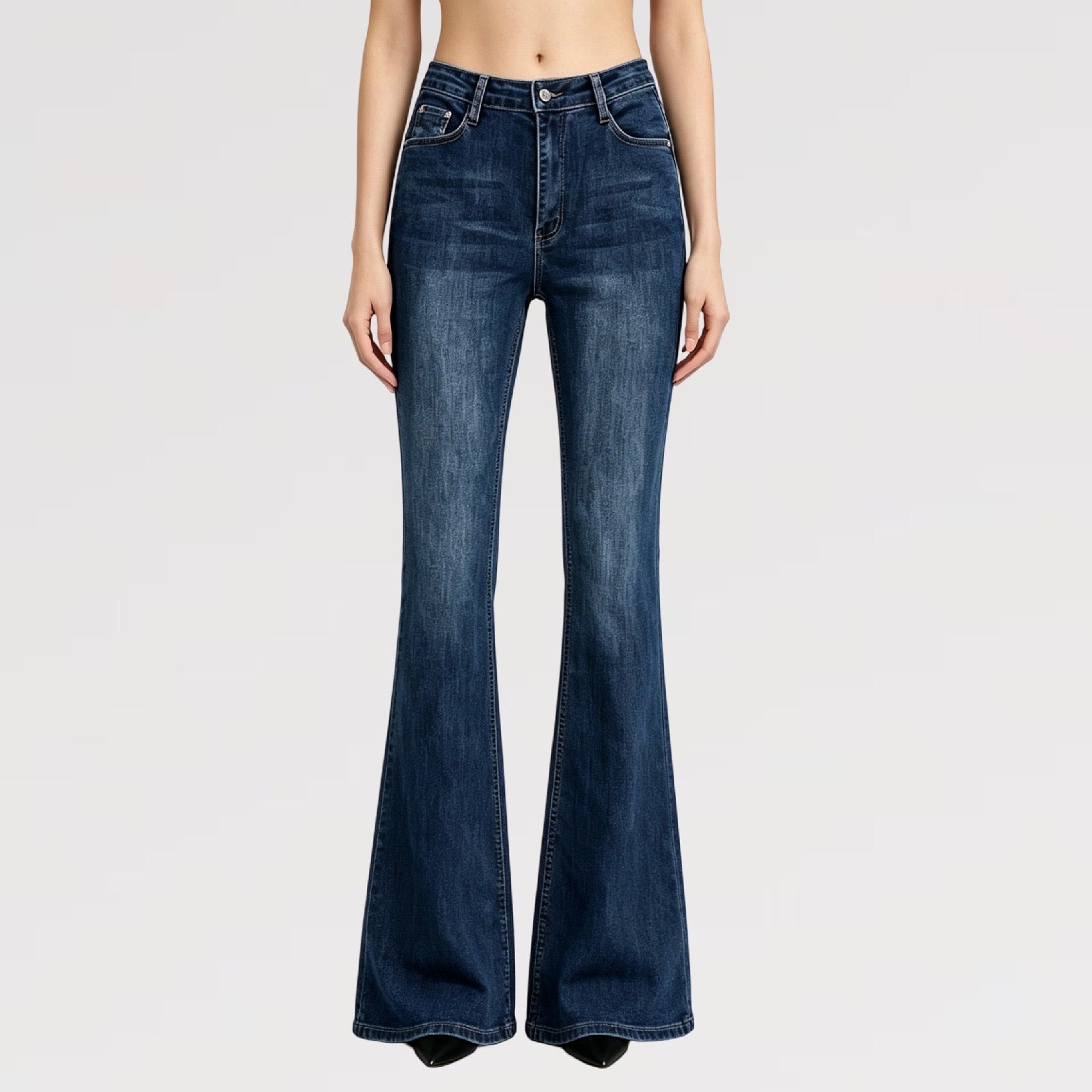 【Lady First】Jeans "NOSTALGIA" Flare Push UP Elastic Fit Svasato in Denim Elasticizzato con Cinque Tasche e Chiusura Bottone e Zip per Vestibilità Aderente e Comfort