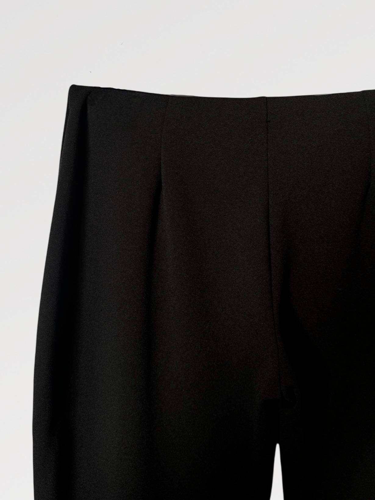 Pantalone Elegante Flare con Spacco davanti  Must-Have per il Tuo Guardaroba Perfetto per Chi Amo lo Stile Elegante
