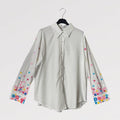 Camicia FIORI bianca con maniche ricamate fiori multicolor
