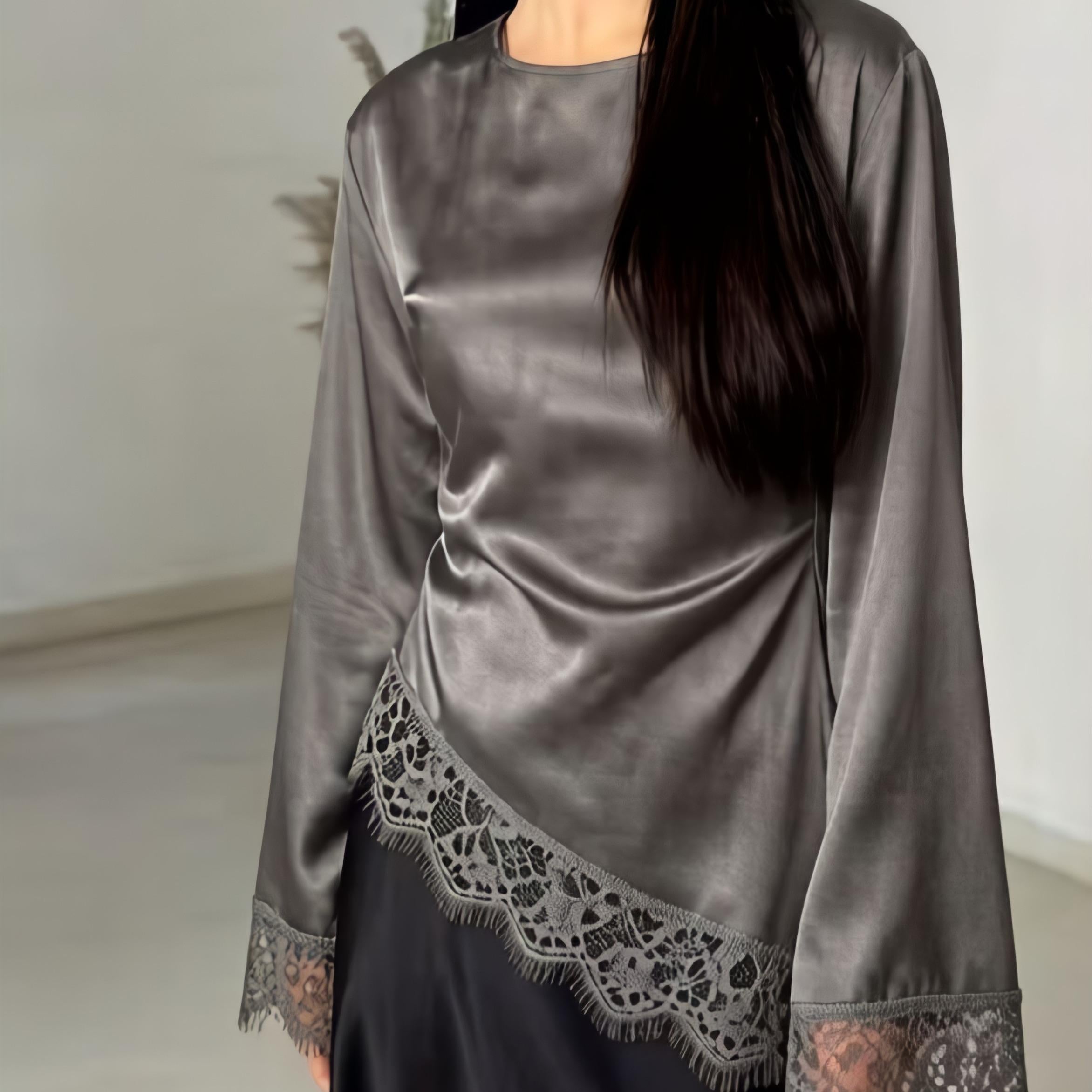 Blusa in Raso con Dettagli in Pizzo e Laccio Posteriore - Made in Italy