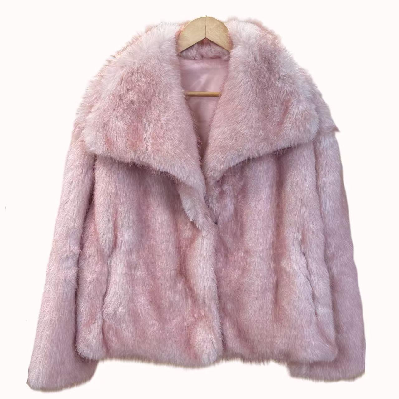 Cappotto Corto Morbido e Avvolgente in Pelliccia sintetica con tasche Collezione Autunno/Inverno Beige Taglia Unica 120 cm / 60 cm Eleganza senza Tempo Caldo e Super Classy Perfetto per l'inverno