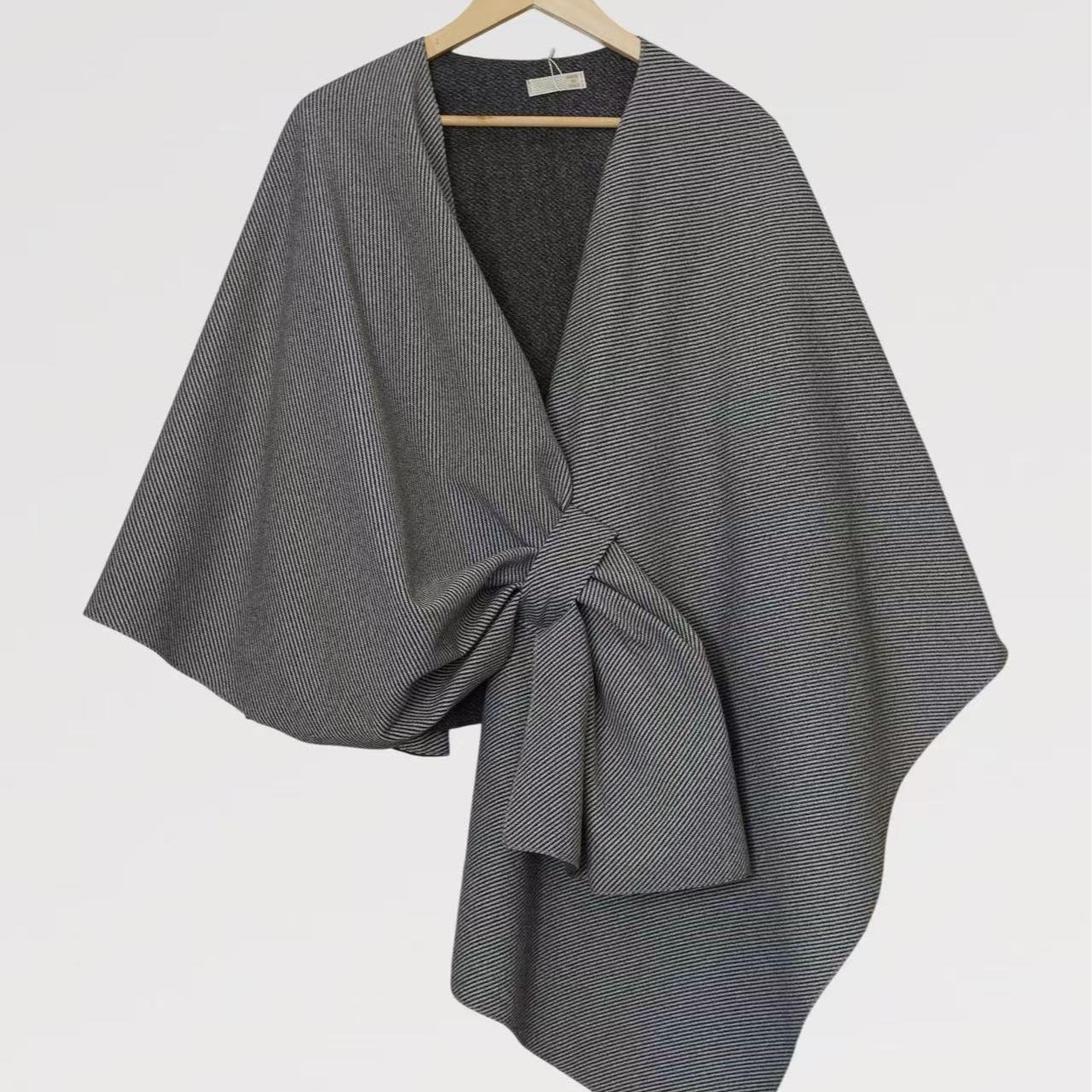 Maxi Mantella Fiocco Cammello - Made in Italy, Tessuto Caldo e Leggero, Taglio Morbido, Perfetto per Maglioni e Camicie, Taglia Unica, Eleganza e Comfort