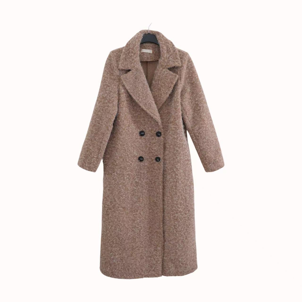 Maxi Cappotto in Bouclé - Made in Italy con Colletto Alto e Bottone Nero per Stile Elegante e Caldo Marrone Texture Morbida